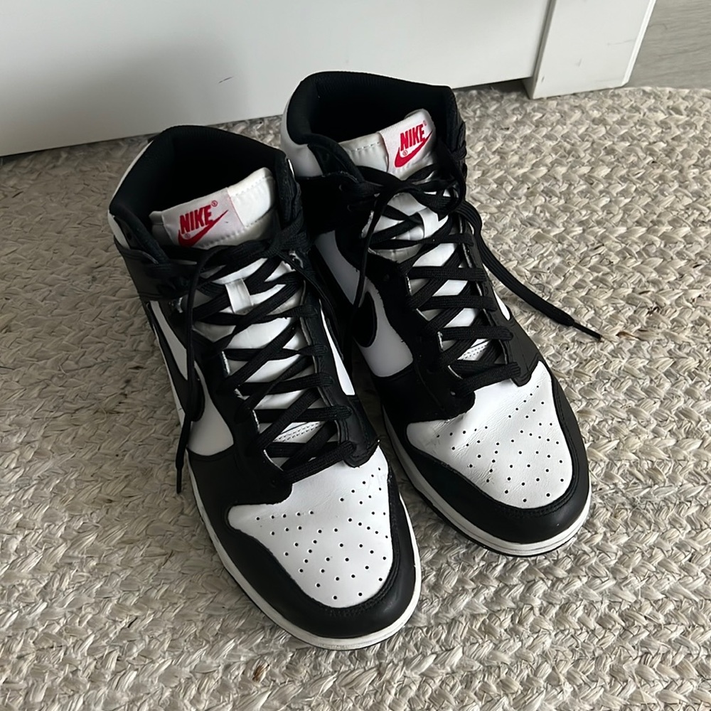 Nike Women’s High Dunks Size 10 (Used)